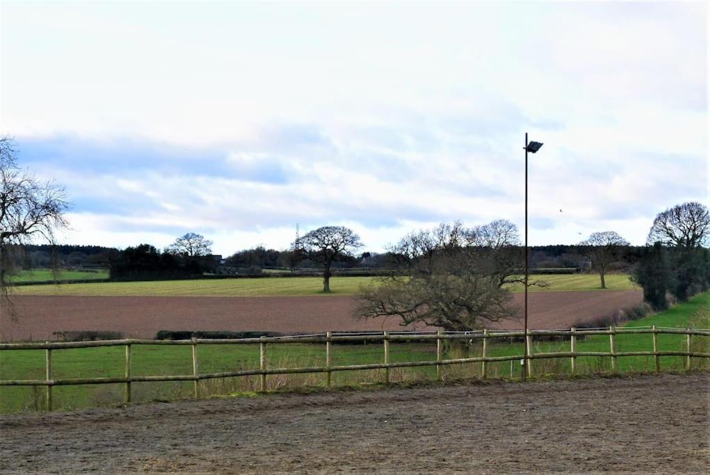 Hillfields Farm Barn - A Rural Equestrian Escape Lägenhet Coventry Exteriör bild